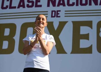 Clase Nacional de Box arranca en el Zócalo con Sheinbaum y ‘El Canelo’