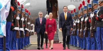 Claudia Sheinbaum llega a Honduras para participar en la IX Cumbre de la CELAC