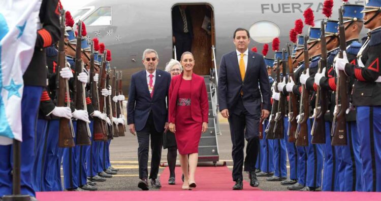 Claudia Sheinbaum llega a Honduras para participar en la IX Cumbre de la CELAC