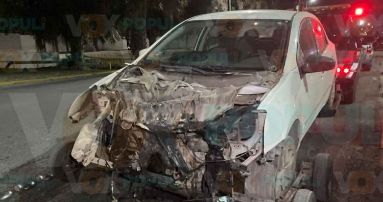 Conductor choca contra una refaccionaria tras brincar camellón en Ciudad Victoria