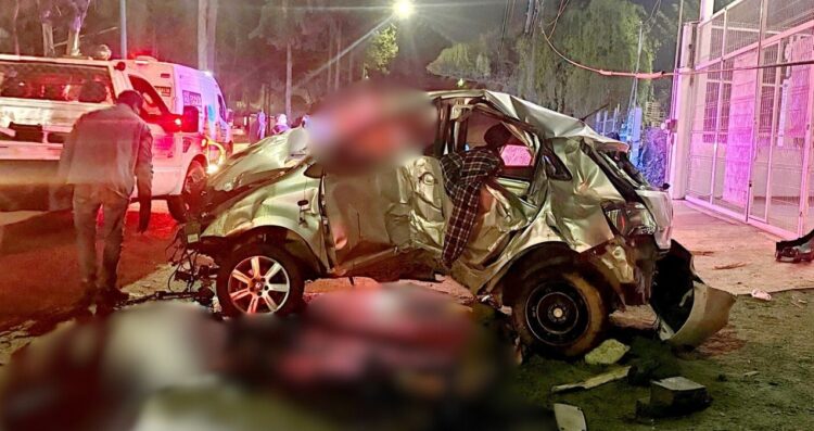 Conductor muere tras chocar contra varios árboles y una valla en Toluca, Edomex