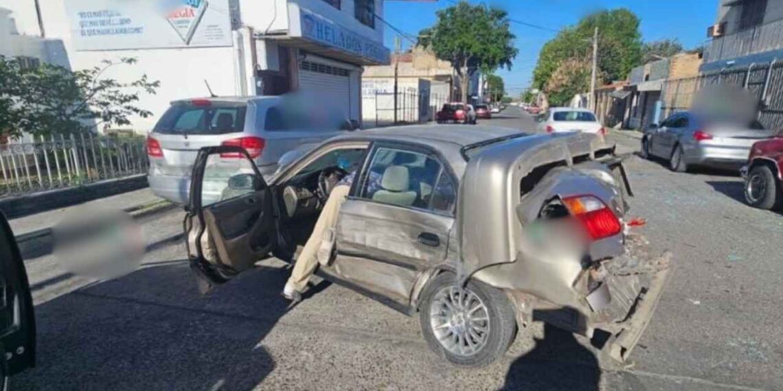 Conductora no respeta señal de alto y choca en Nuevo Laredo