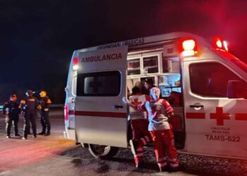 conductora volcando camioneta Victoria