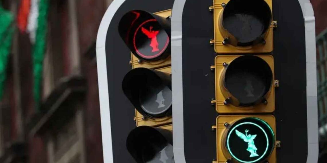 Diputado propone semáforos auditivos en todos los cruces de CDMX para personas con discapacidad visual