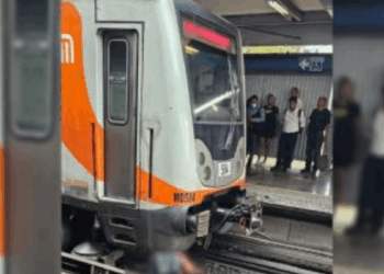 Emergencia en Línea 2: mujer se arroja al paso del tren en Tasqueña, CDMX