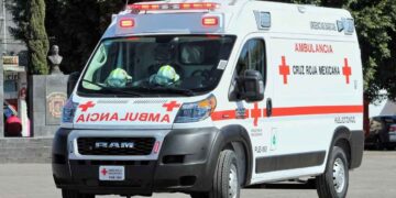 Dos jóvenes mueren tras chocar en motocicleta contra un árbol en Xalapa, Veracruz