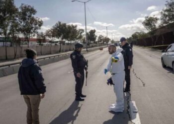 Ejecutan a pareja frente al aeropuerto de Tijuana en pleno día