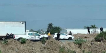 Encuentran taxi con tres cadáveres en Cuautitlán Izcalli, Edomex