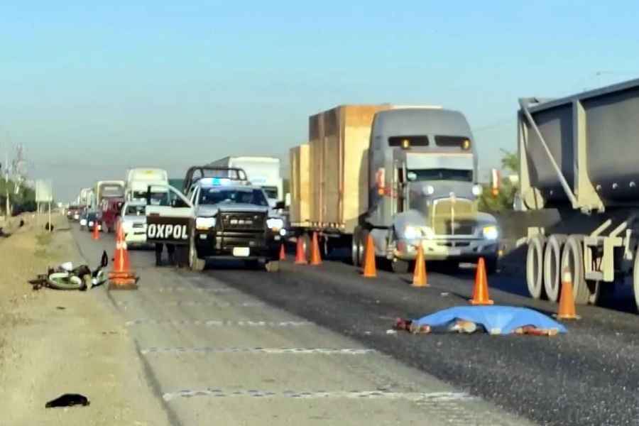 Escobedo: Motociclista muere tras derrapar y ser arrollado por un vehículo en el Libramiento Noreste