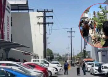 Estudiante de la UANL cae desde el tercer piso y moviliza a cuerpos de emergencia