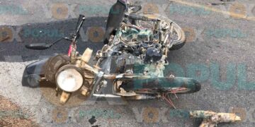 Fuerte accidente en motocicleta deja dos jóvenes heridos en carretera de Ciudad Victoria