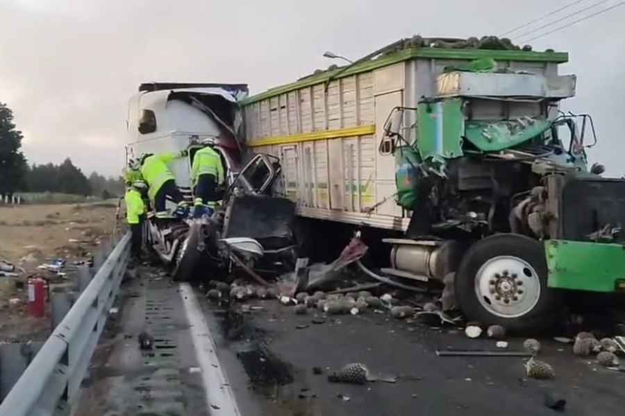 Fuerte choque múltiple en la autopista Puebla-Orizaba deja saldo de 2 muertos