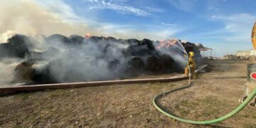Fuerte incendio consume empresa ganadera en Montemorelos, Nuevo León
