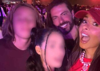 Galilea Montijo disfruta una noche de concierto junto a su hijo Mateo