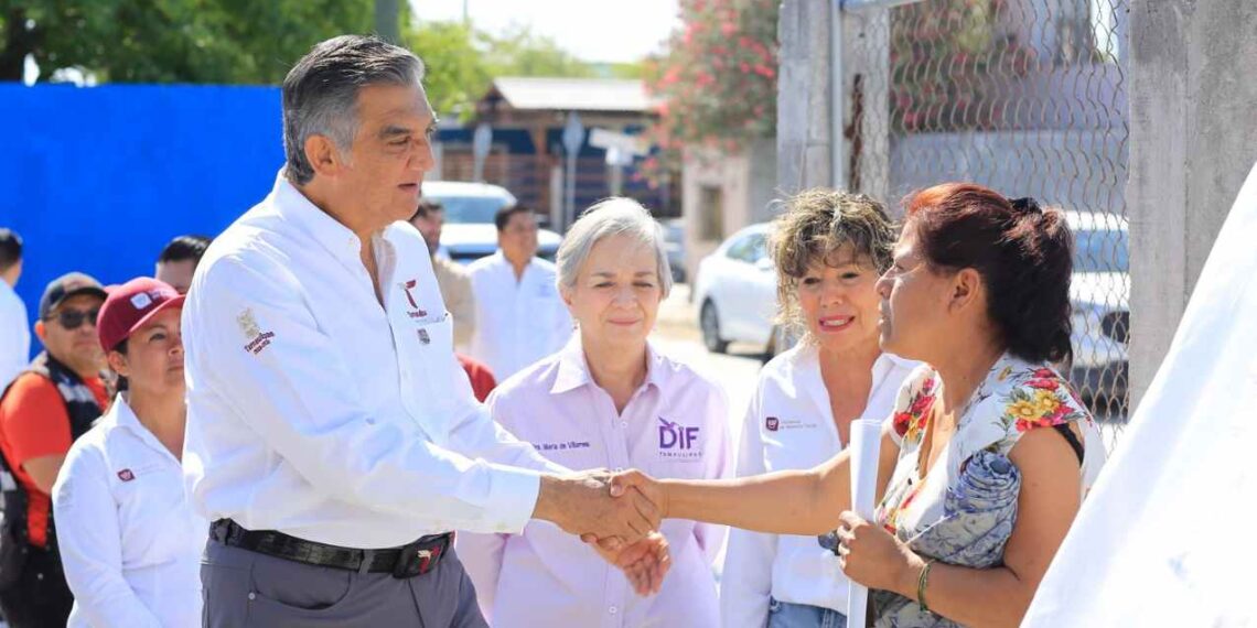 Gobernador y la Presidenta del DIF Estatal una vez más recorren zonas afectadas en Reynosa, Tamaulipas