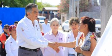 Gobernador y la Presidenta del DIF Estatal una vez más recorren zonas afectadas en Reynosa, Tamaulipas