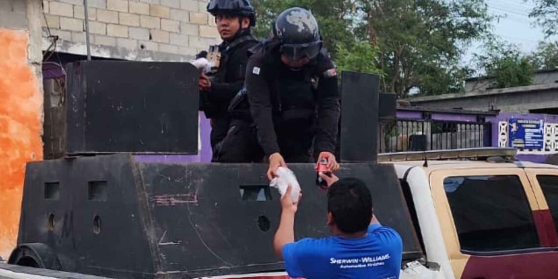 Guardia Estatal entrega alimento a damnificados por inundaciones en Reynosa