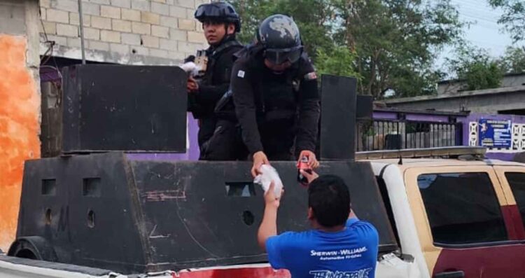 Guardia Estatal entrega alimento a damnificados por inundaciones en Reynosa