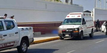 Hombre pierde la vida tras chocar en motocicleta contra barda de Pemex en Ciudad Madero