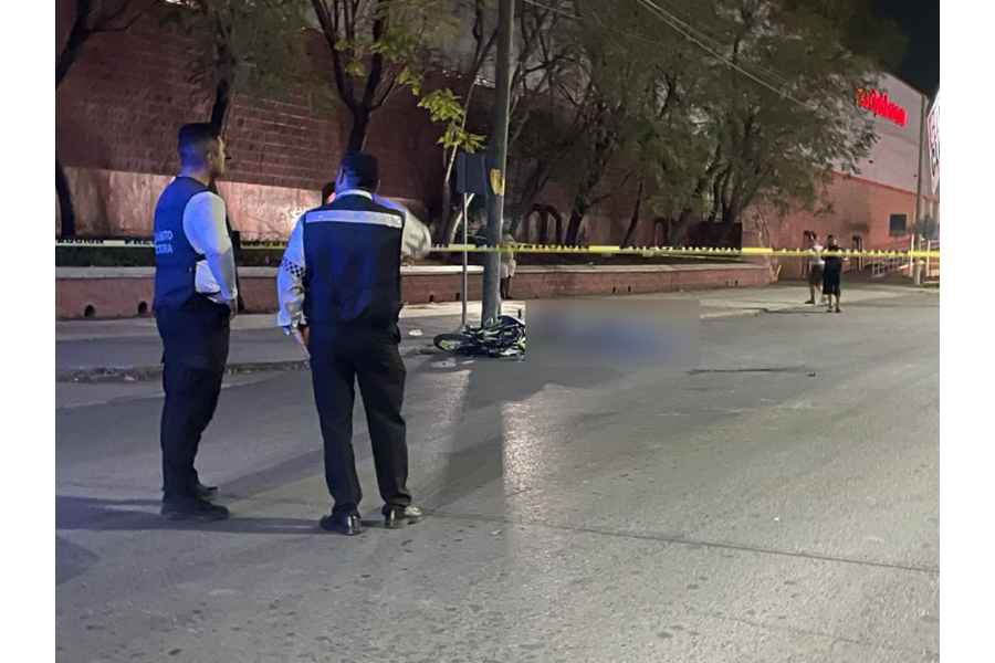 Identifican al motociclista que murió tras chocar contra un poste en Ciudad Victoria, Tamaulipas