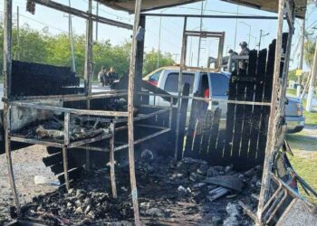 Incendio consume remolque de mariscos en Valle Hermoso, Tamaulipas