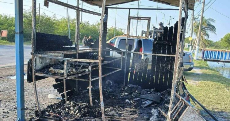 Incendio consume remolque de mariscos en Valle Hermoso, Tamaulipas
