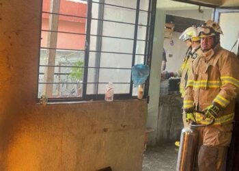 Fuga de gas provoca incendio en cocina en San Pedro, NL