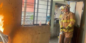 Fuga de gas provoca incendio en cocina en San Pedro, NL