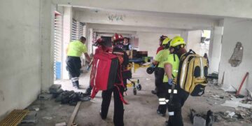 Sujeto cae de gran altura en la Arena Coliseo de Monterrey
