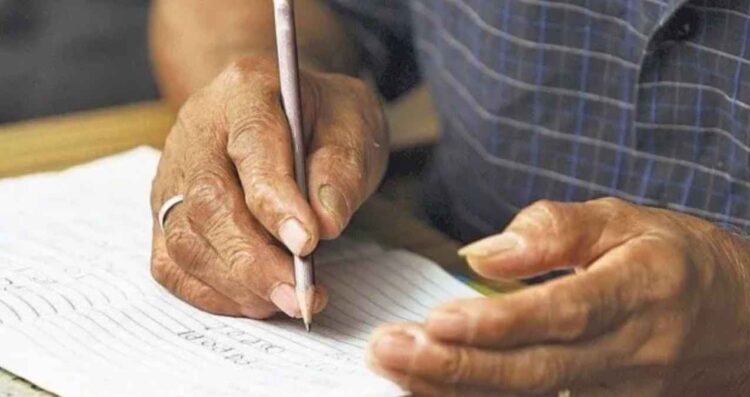 Más de 450 mil personas se alfabetizaron con apoyo del INEA durante abril