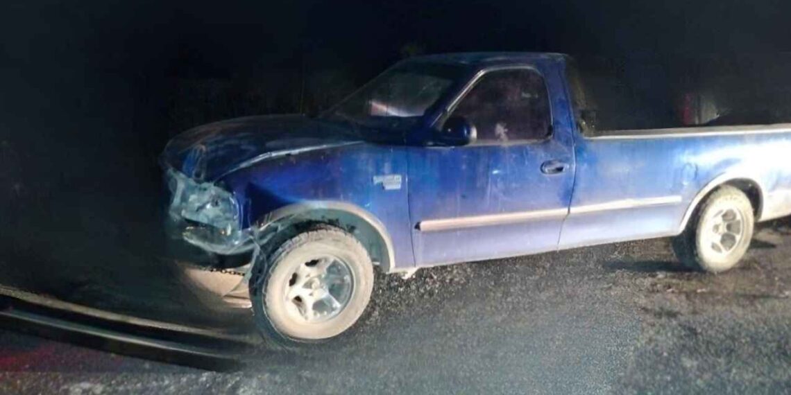 Masculino choca contra poste de la CFE y huye en El Mante, Tamaulipas