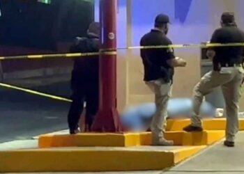 Masculino muere afuera de un Oxxo en Santa Catarina, Nuevo León