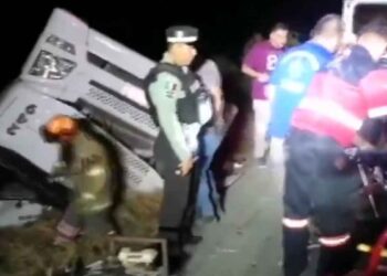 Mina, Nuevo León: Mujer resulta herida tras volcar en la Carretera a Monclova