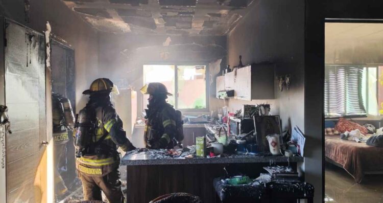 Monterrey: Fatal incendio en un edificio de departamentos en la colonia Mitras Sur deja un muerto