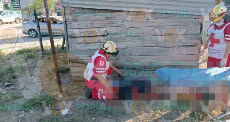 Motociclistas chocan contra luminaria y dejan a su amigo herido en Ciudad Victoria