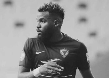 Fallece futbolista Aaron Boupendza al caer de un edificio en China