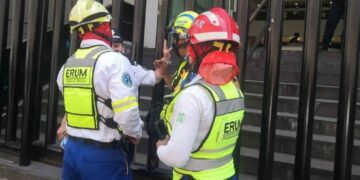 trabajadora caer por elevador