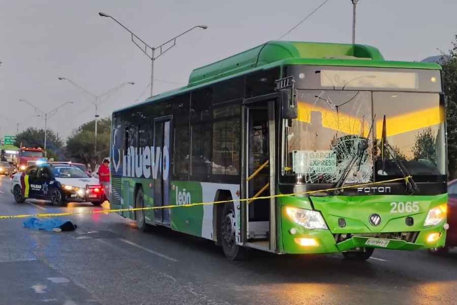 Muere peatón al ser atropellado por un camión urbano en la avenida Manuel Ordoñez de Santa Catarina, NL