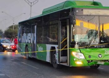 Muere peatón al ser atropellado por un camión urbano en la avenida Manuel Ordoñez de Santa Catarina, NL