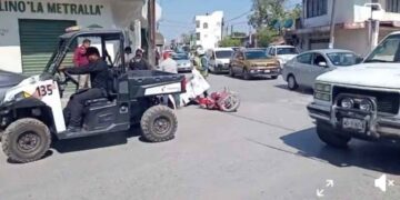 Mujer motociclista resulta lesionada tras choque en bulevar de El Mante, Tamaulipas