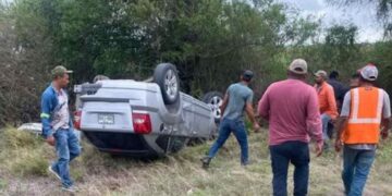 Mujer pierde la vida en volcadura en carretera a San Fernando, Tamaulipas