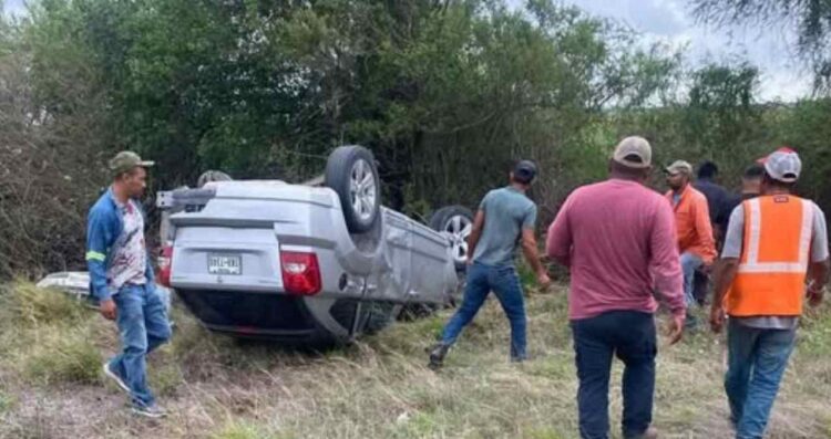Mujer pierde la vida en volcadura en carretera a San Fernando, Tamaulipas