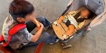 Niño de 12 años y su hermanito son hallados solos en CETRAM Pantitlán