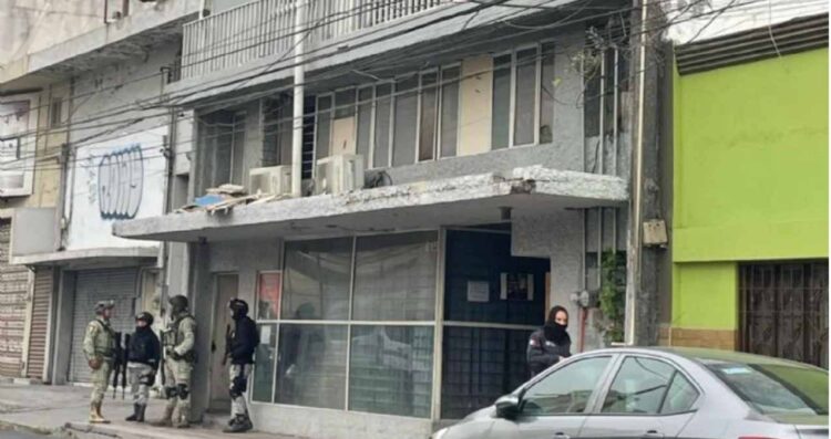 Edificio habitado por migrantes es asegurado en Monterrey