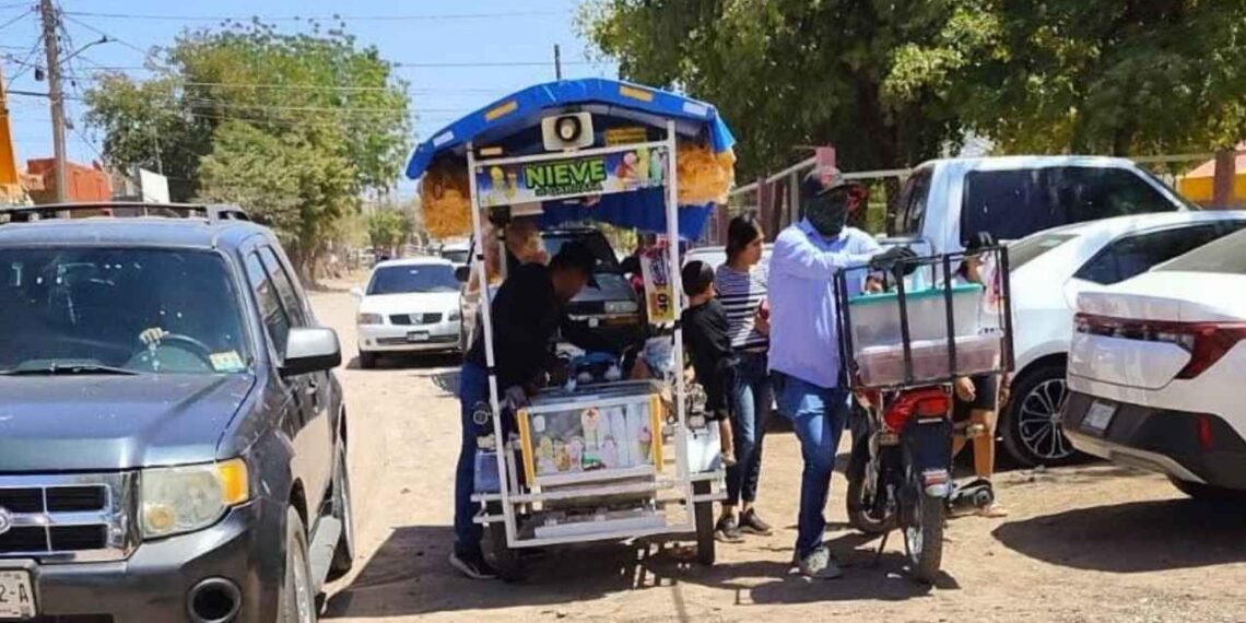Piden a ambulantes alejarse de escuelas en Altamira para evitar venta de comida chatarra