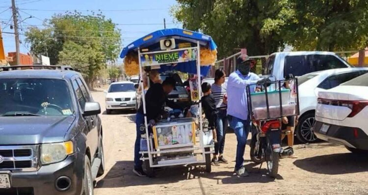 Piden a ambulantes alejarse de escuelas en Altamira para evitar venta de comida chatarra