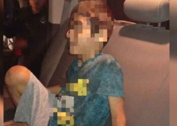 Policías de Guadalupe, Nuevo León, rescatan a niño con autismo y sordera que deambulaba solo