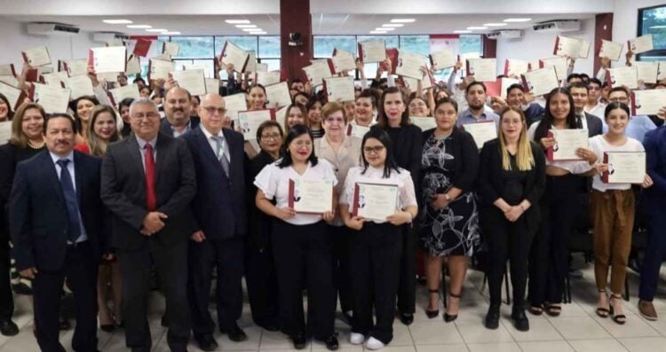 Realiza Universidad Tecnológica de Altamira primera entrega de títulos a Técnicos Superior Universitarios