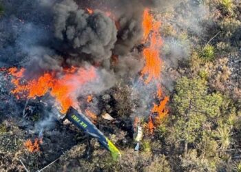 Reportan desplome de helicóptero con brigadistas en Arteaga, Coahuila