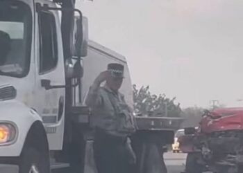 Reportan fuerte choque entre autobús y camioneta en la carretera Manuel-Aldama